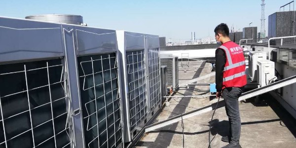 商用中央空調(diào)室外機(jī)清洗方法