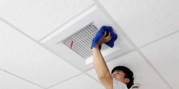 疫情期間，展廳中央空調清洗需要特別注意，過濾網、蒸發(fā)器、送風安裝和過濾網散片等地方的消毒清洗工作要多加留意進。