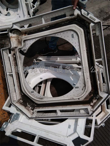 中央空調(diào)接水盤(pán)保養(yǎng)前