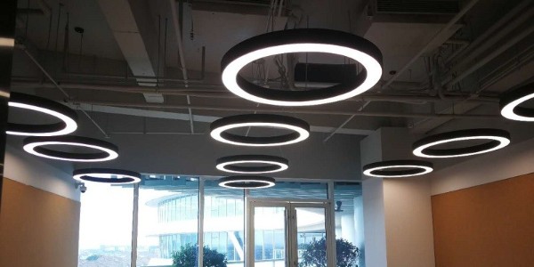 除了外觀，吊頂式空調(diào)與風(fēng)機(jī)盤(pán)管還有這些不一樣！